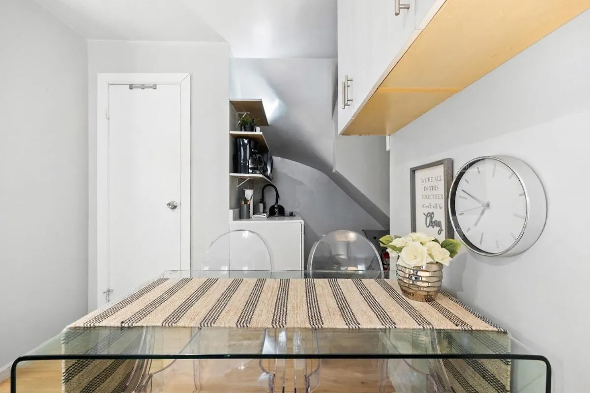 Studio Haven In Times Square & Nearby Restaurants New York